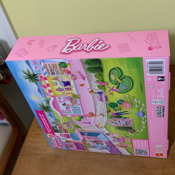 Barbie World Pink Backyard Garden Playset Flowers Bench Pots Fish Pond Cat - Picture 4 of 6